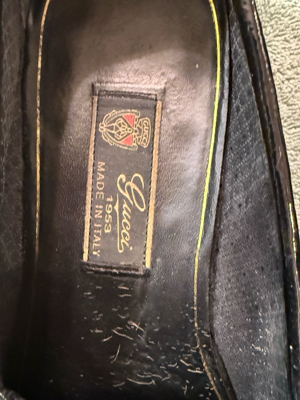 Gucci Black Leather Men’s Horsebit Loafers with Gold Hardware - Picture 6 of 13
